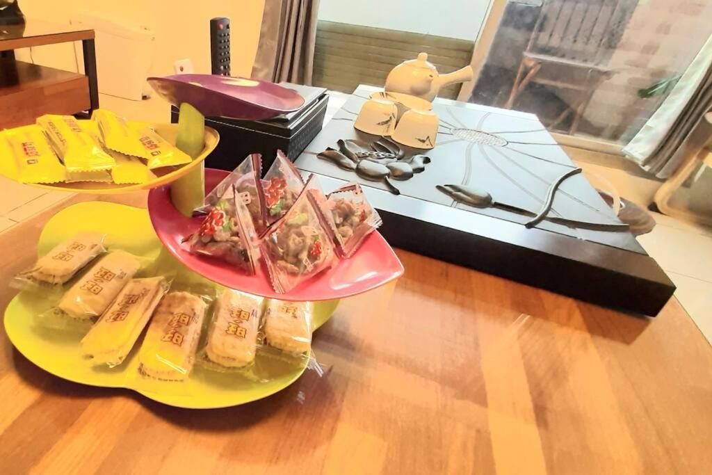花的家 高鐵左營站前2號出口高鐵路步行3分鐘 最多6位可入住 3間卧房 月租長租 Kaohsiung Extérieur photo