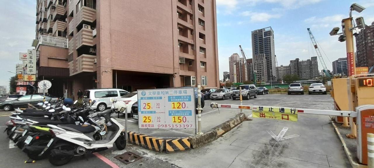 花的家 高鐵左營站前2號出口高鐵路步行3分鐘 最多6位可入住 3間卧房 月租長租 Kaohsiung Extérieur photo